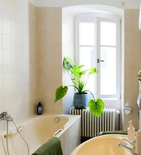 Mitten Im Weinparadies *