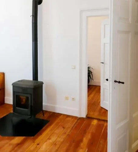 Mitten Im Weinparadies 罗特翁特尔里特堡